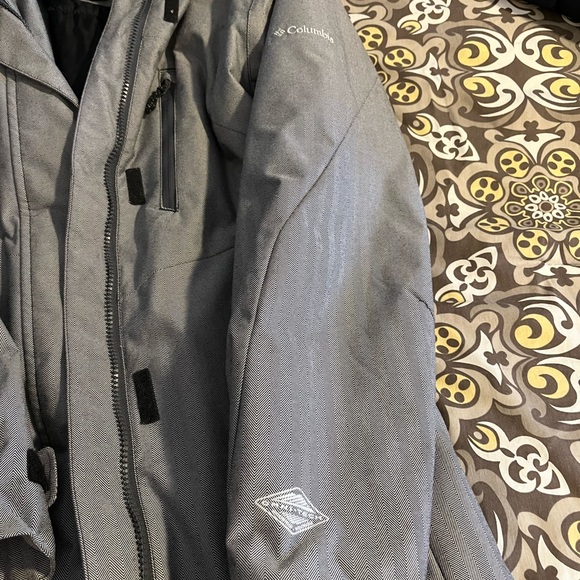 Columbia maxi grey winter jacket size medium - Picture 4 of 5